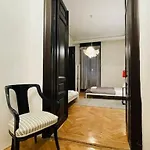New, 195 Sqm, Full Center Of Lejlighed *