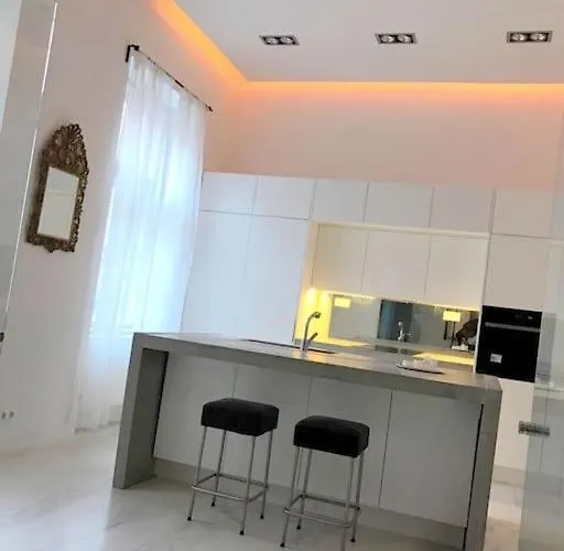 New, 195 Sqm, Full Center Of